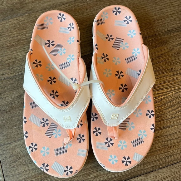 Spenco Shoes - Spenco pink flip flops